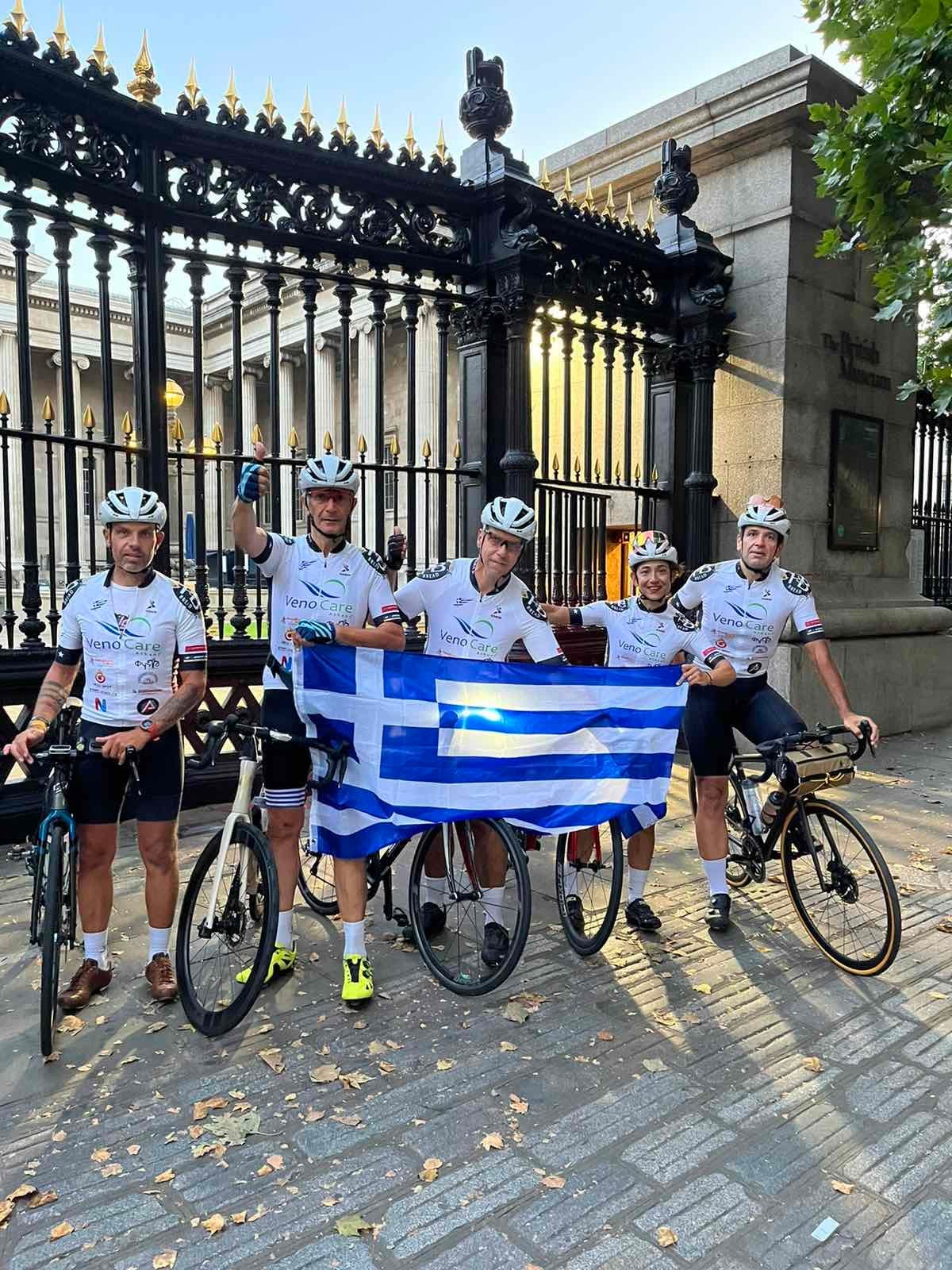 Cycling heroes Λονδίνο-Αθήνα σε 2 Ρόδες, London Athens on two wheels, present plaques to the Melina Mercouri Foundation and the Acropolis Museum