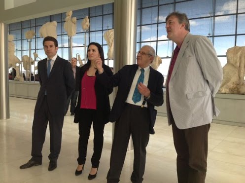 Professor Pandermalis welcomes Stephen Fry to the Acropolis Museum with a tour of the Parthenon Gallery 